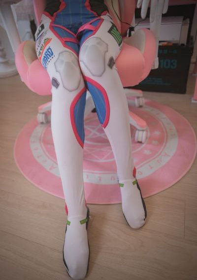 欧美紧身皮裤美女_BDBD在线观看