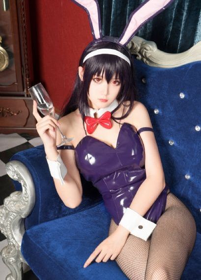 欧美女星贝壳包街拍_迅雷极速版下载
